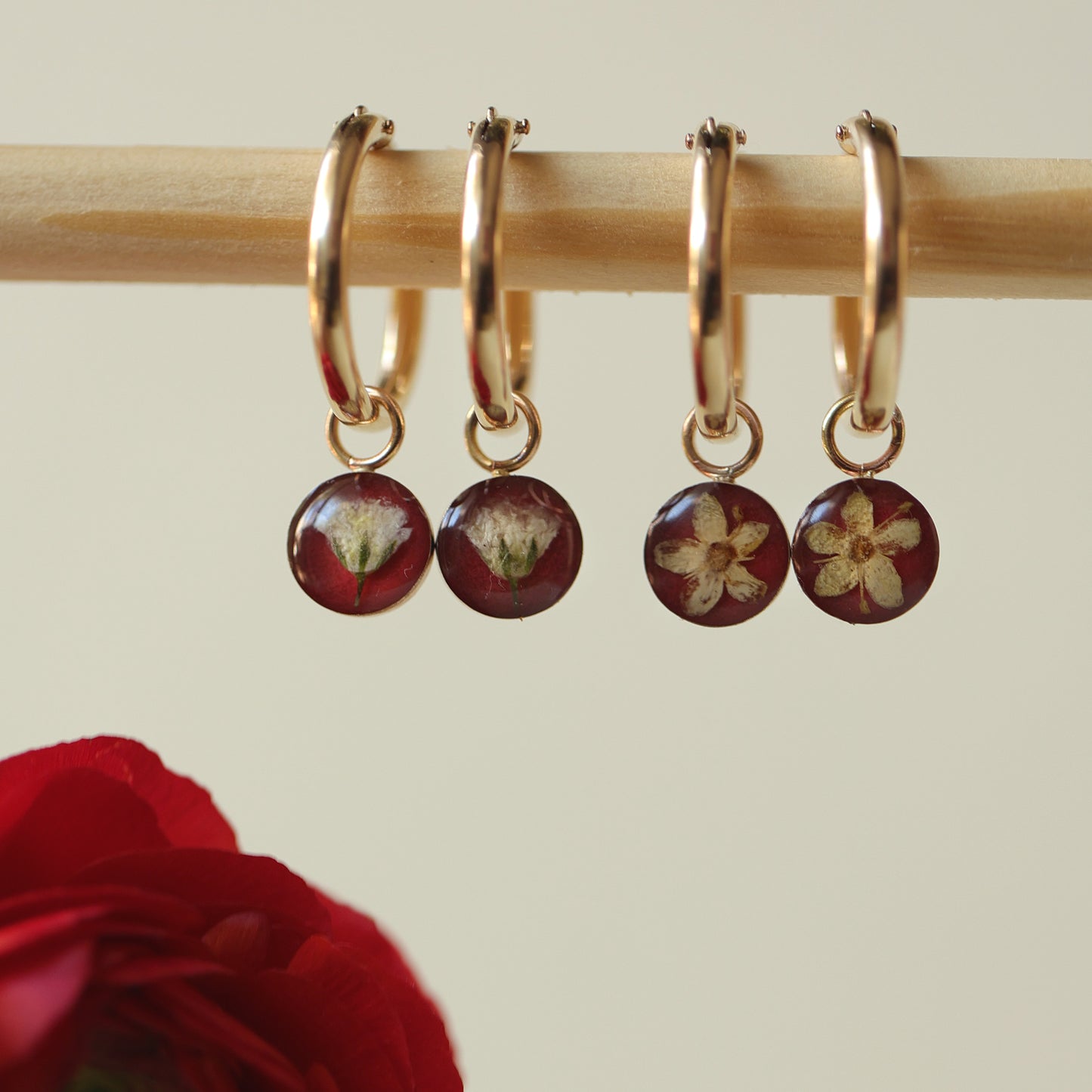 עגילי סאן פרחי סמבוק שחור