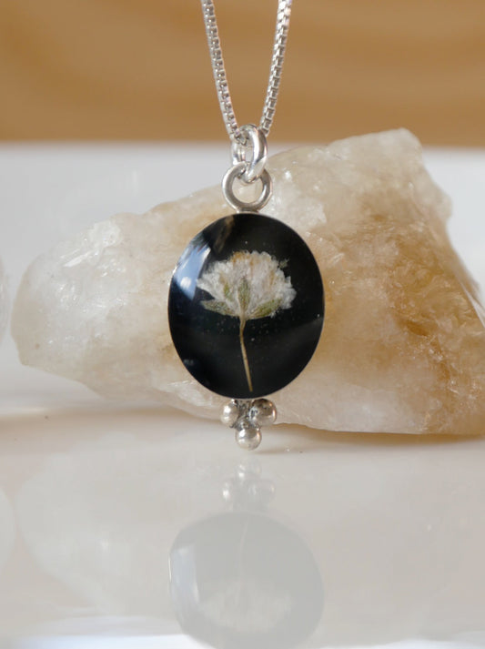 Cosa necklace with Gypsophila flower
