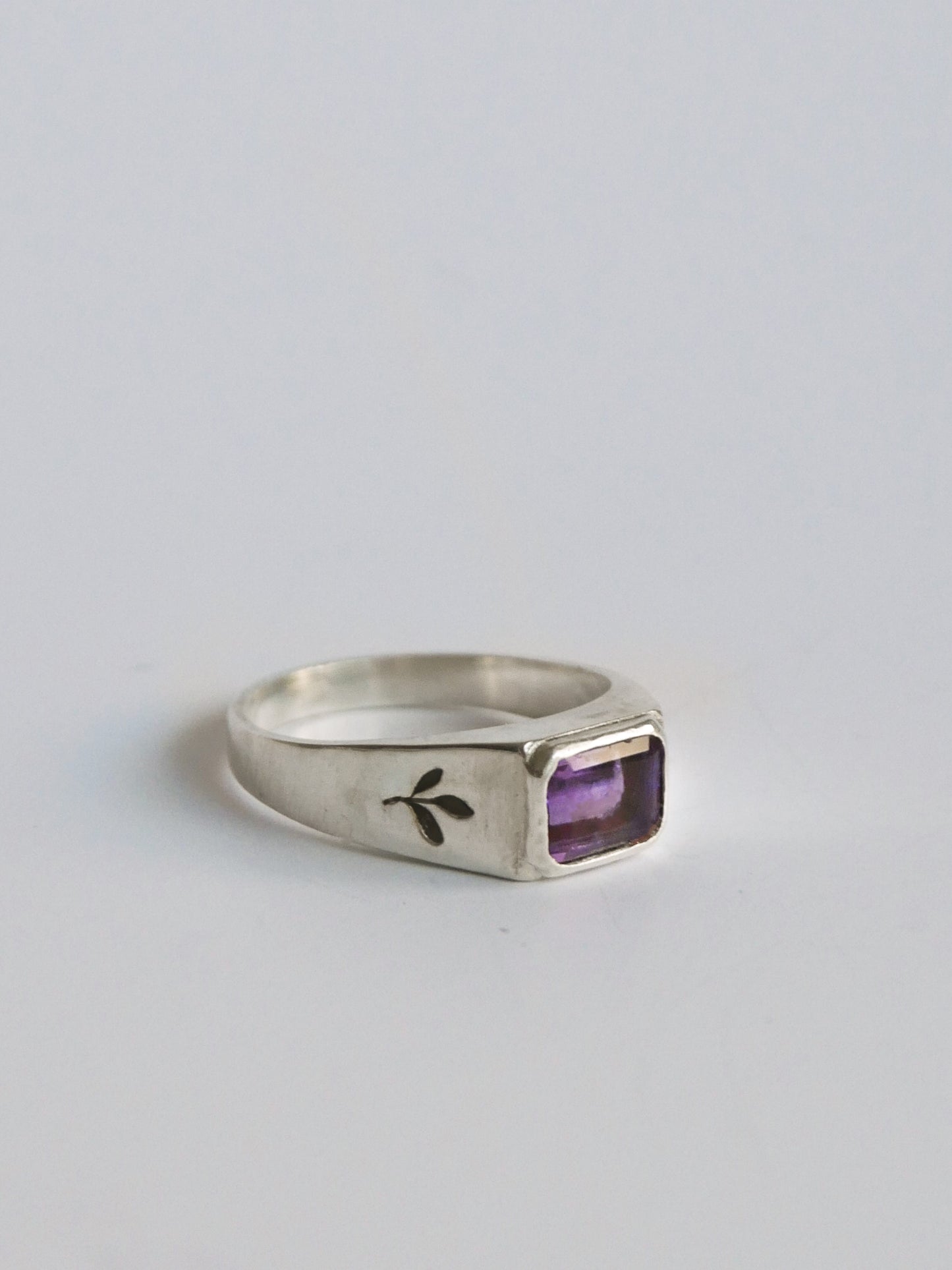 Anne ring with Amethyst stone
