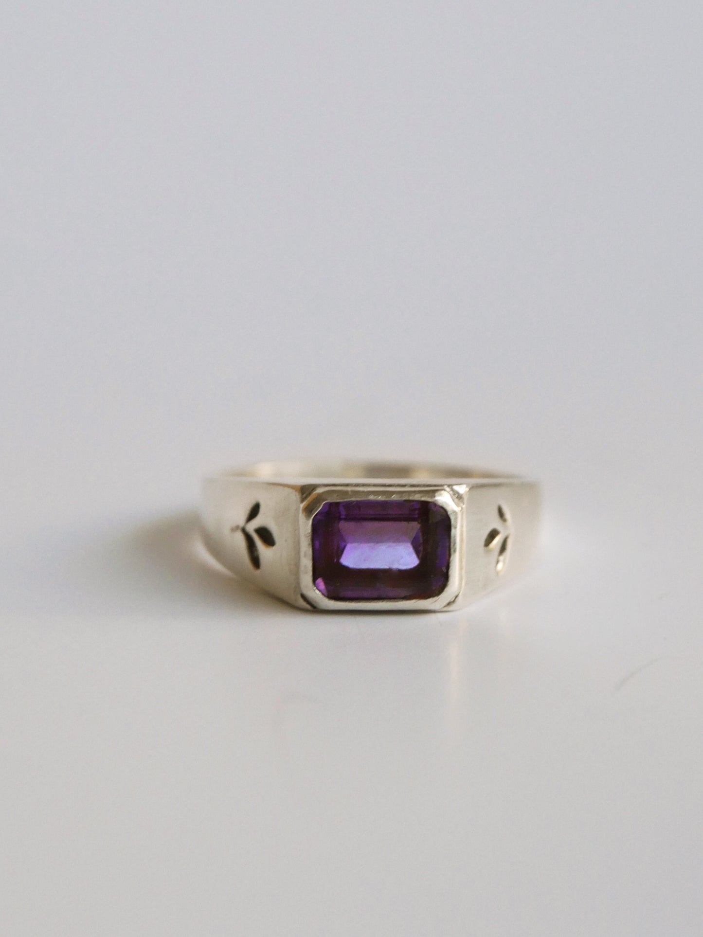 Anne ring with Amethyst stone