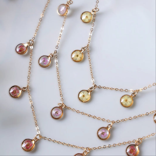 שרשרת טיה עם פרחי סמבוק שחור