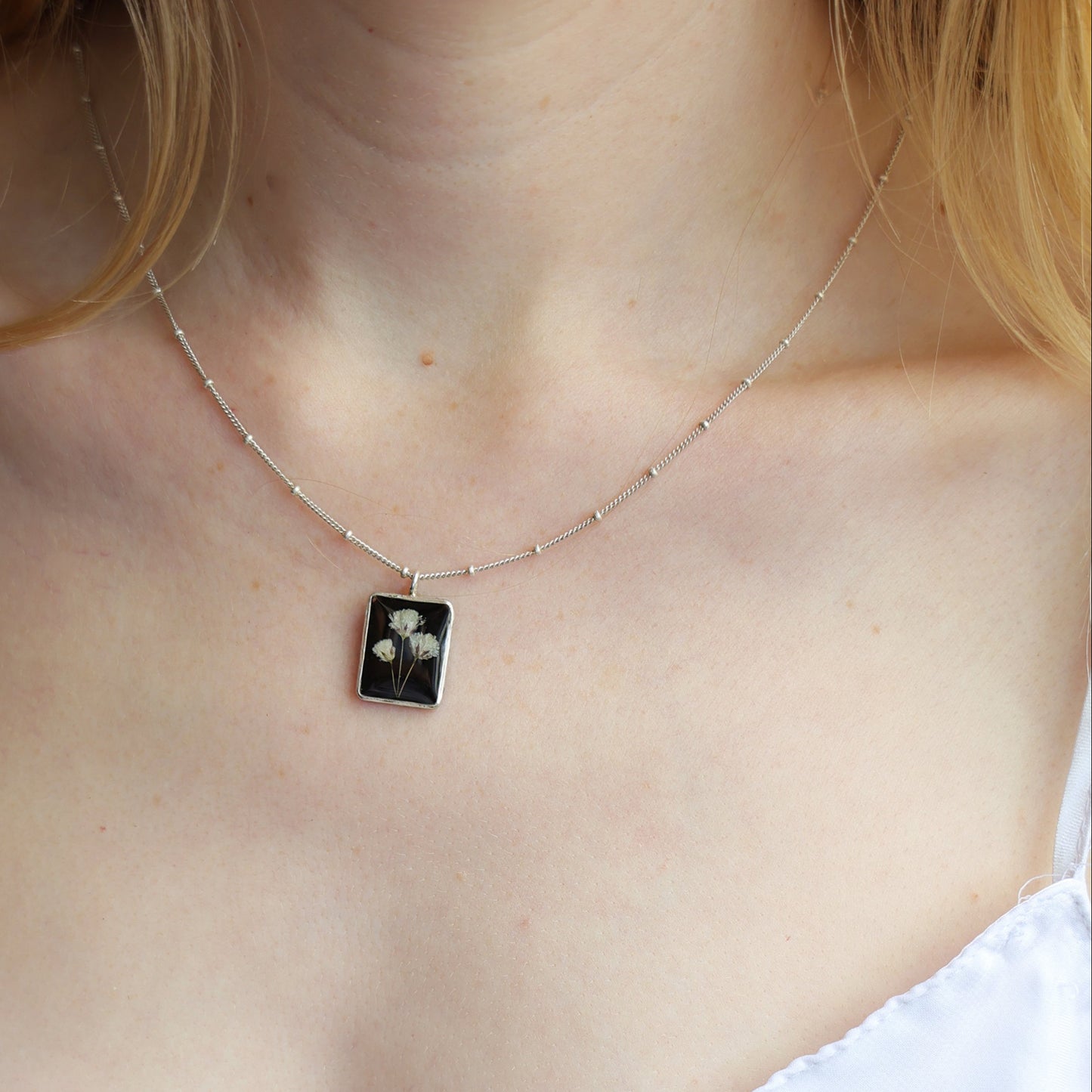 Rectangle necklace with Gypsophila flowers