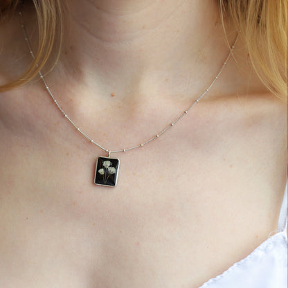 Rectangle necklace with Gypsophila flowers