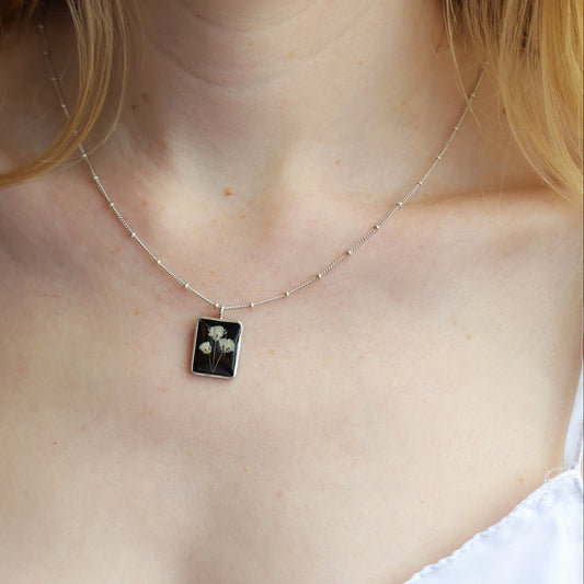 Rectangle necklace with Gypsophila flowers