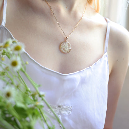 Round Necklace with Queen Anne's lace flowers