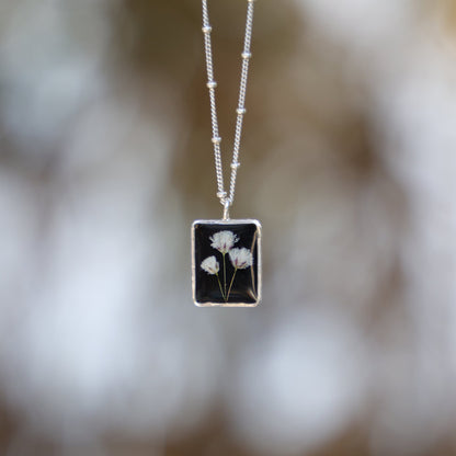 Rectangle necklace with Gypsophila flowers