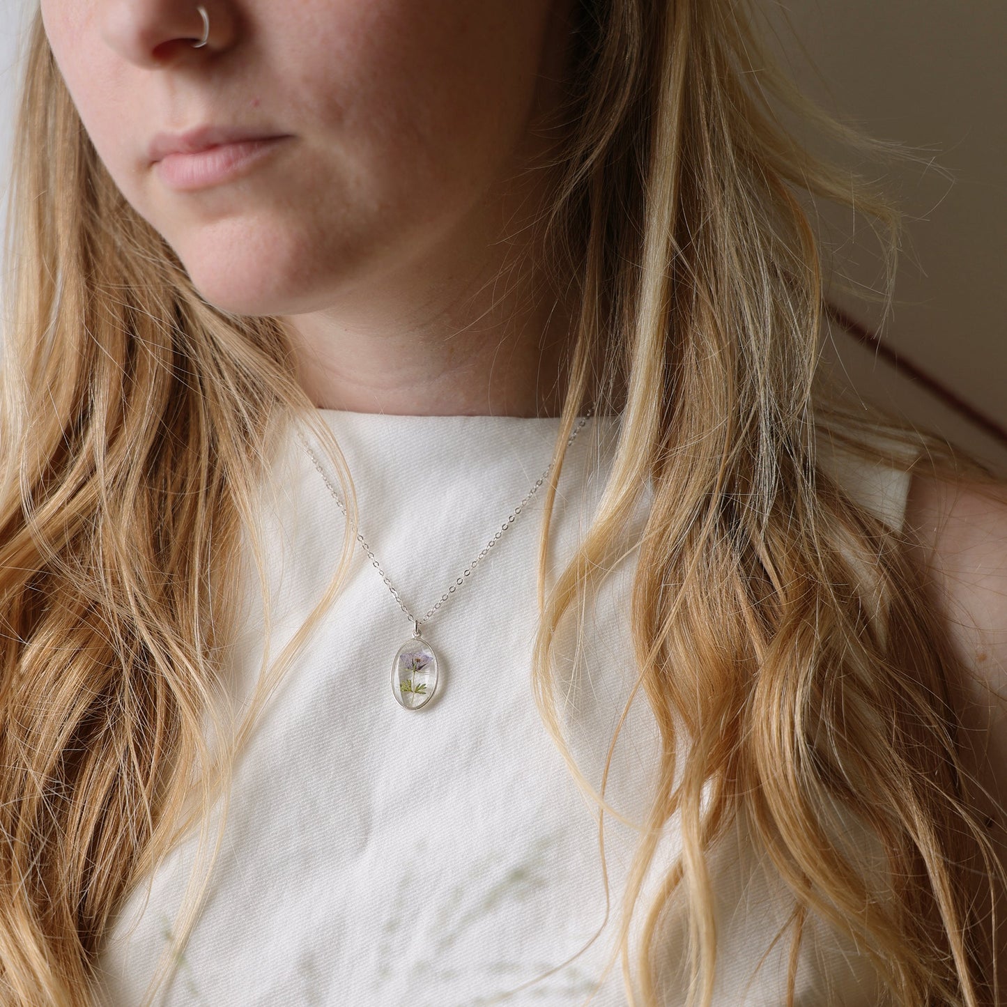 Oval necklace with Scarlet Pimpernel