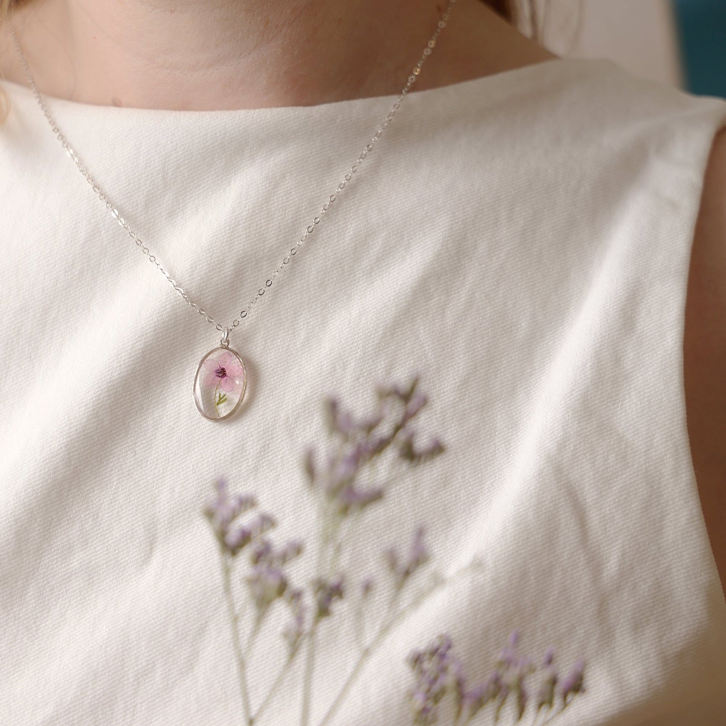 Oval necklace with pink Scarlet Pimpernel