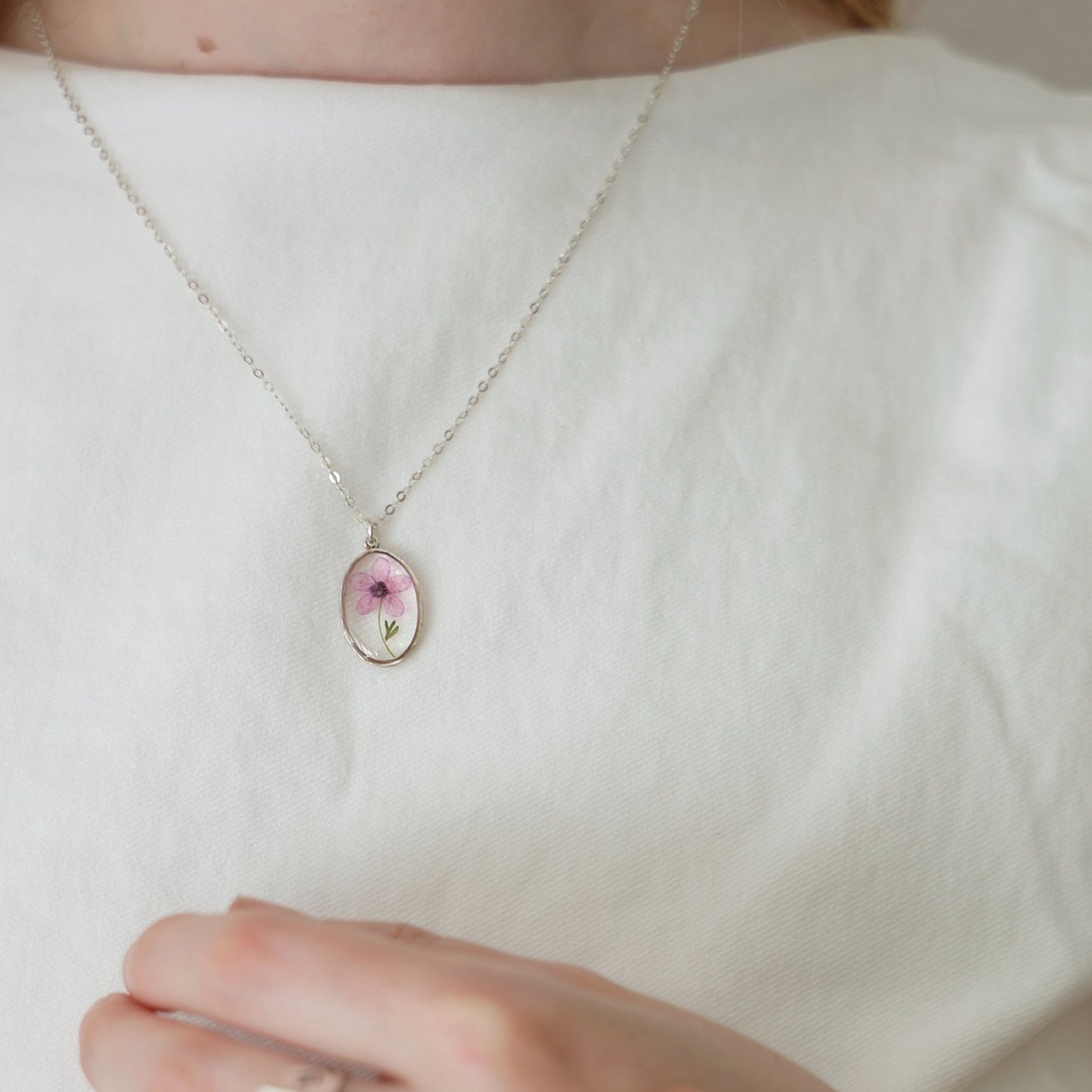 Oval necklace with pink Scarlet Pimpernel