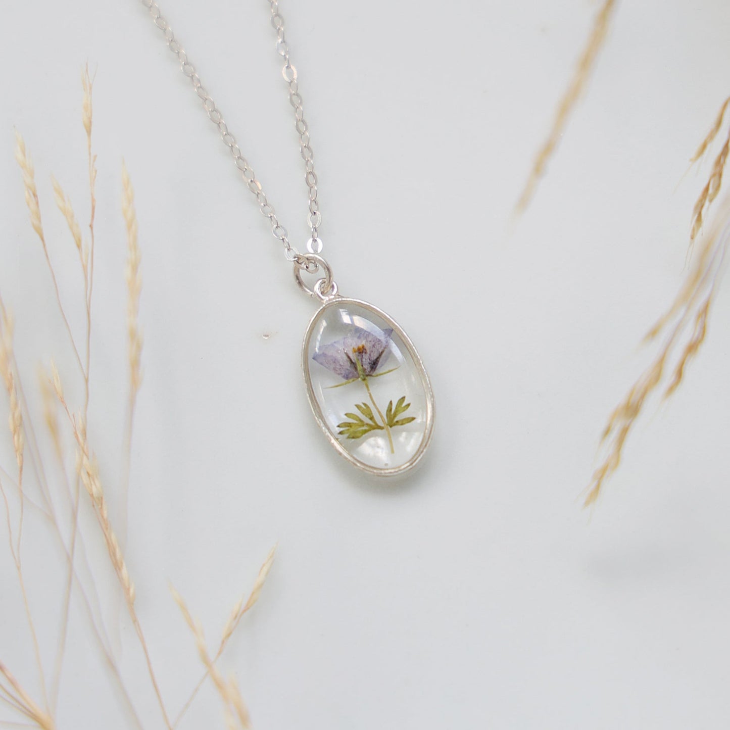 Oval necklace with Scarlet Pimpernel
