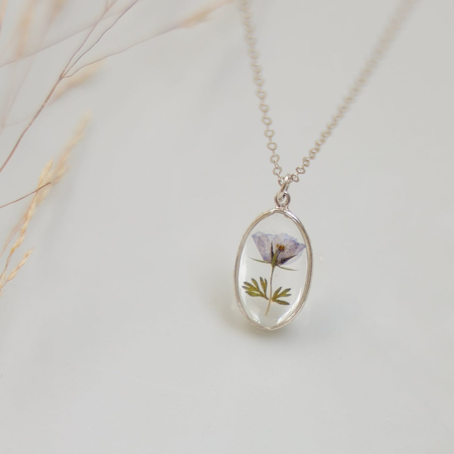 Oval necklace with Scarlet Pimpernel