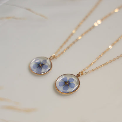 Round necklace with Scarlet Pimpernel
