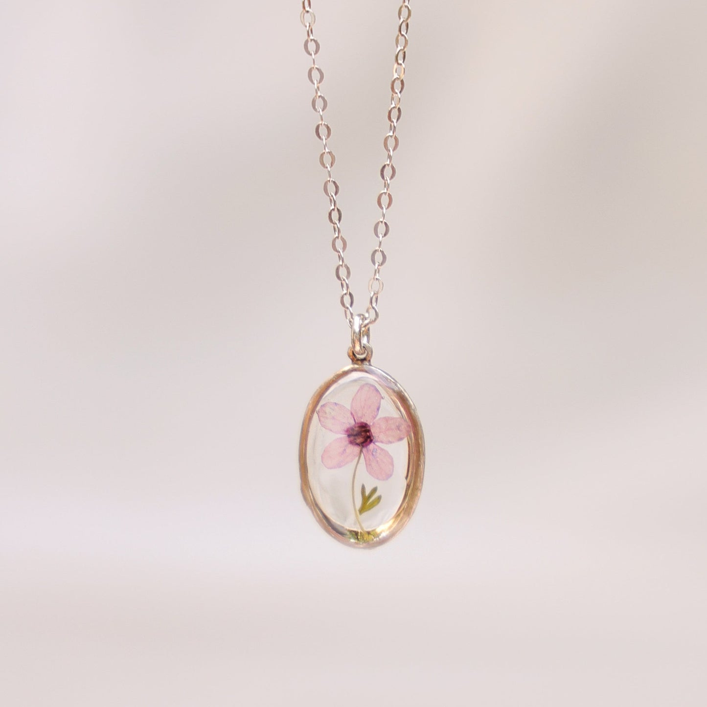 Oval necklace with pink Scarlet Pimpernel