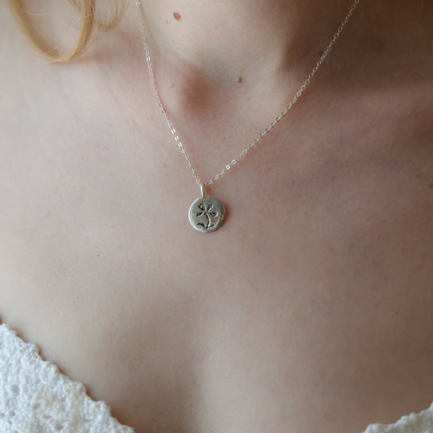 Alyssum flower pendant