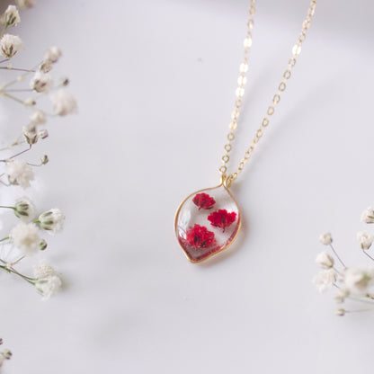 Teardrop necklace with red Gypsophila flowers