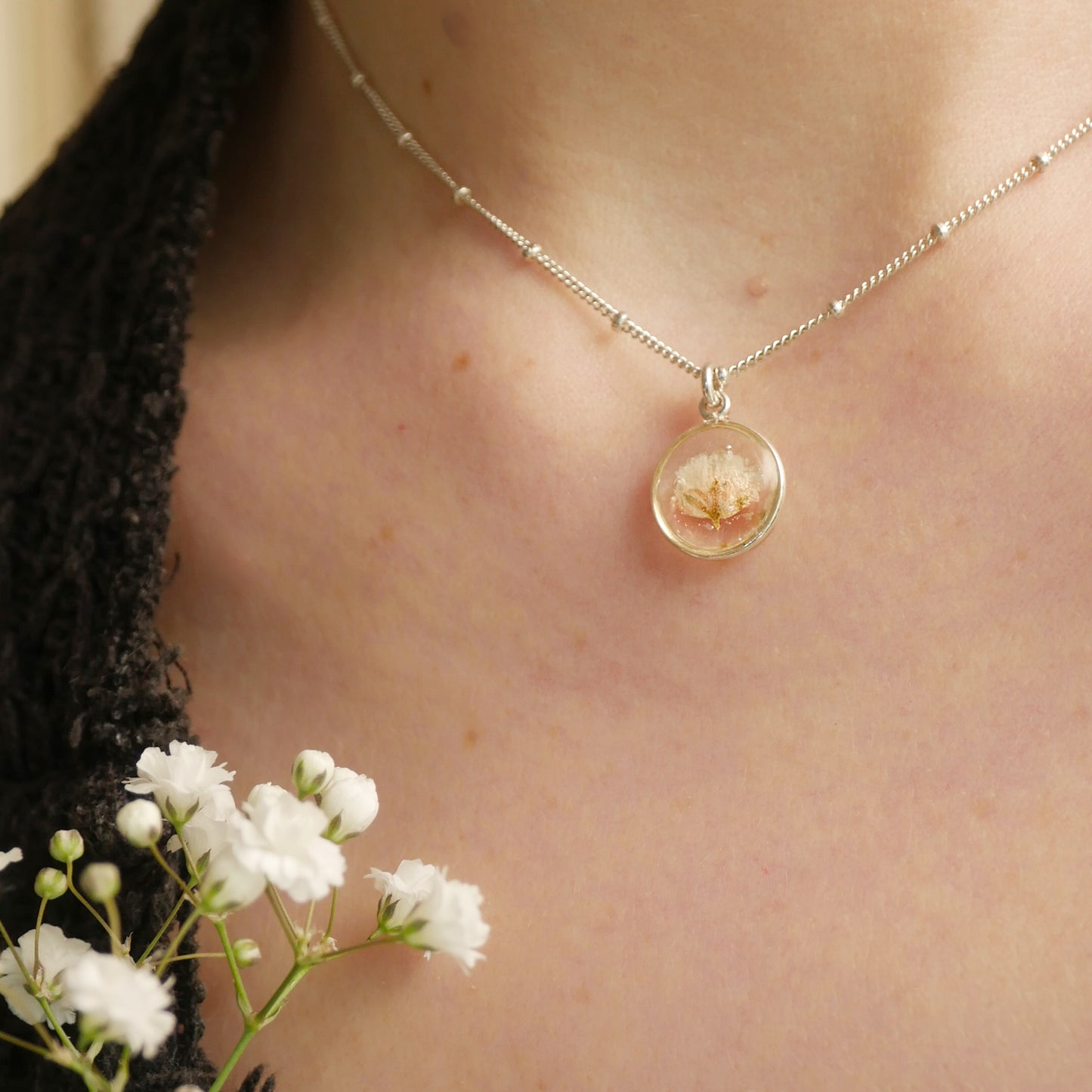 Small round necklace with Gypsophila flower