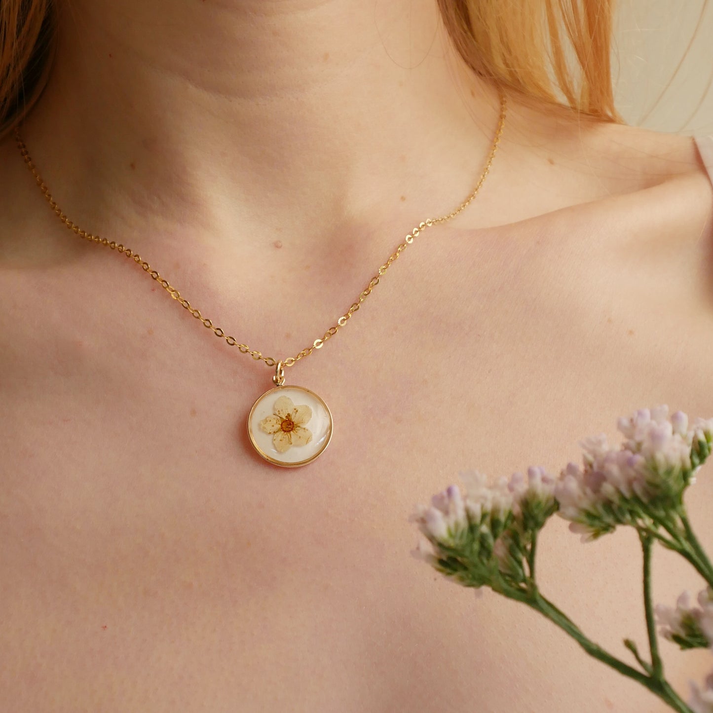 Small round Necklace with Spiraea Flower