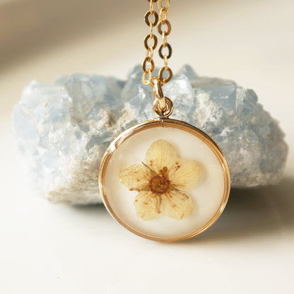 Small round Necklace with Spiraea Flower