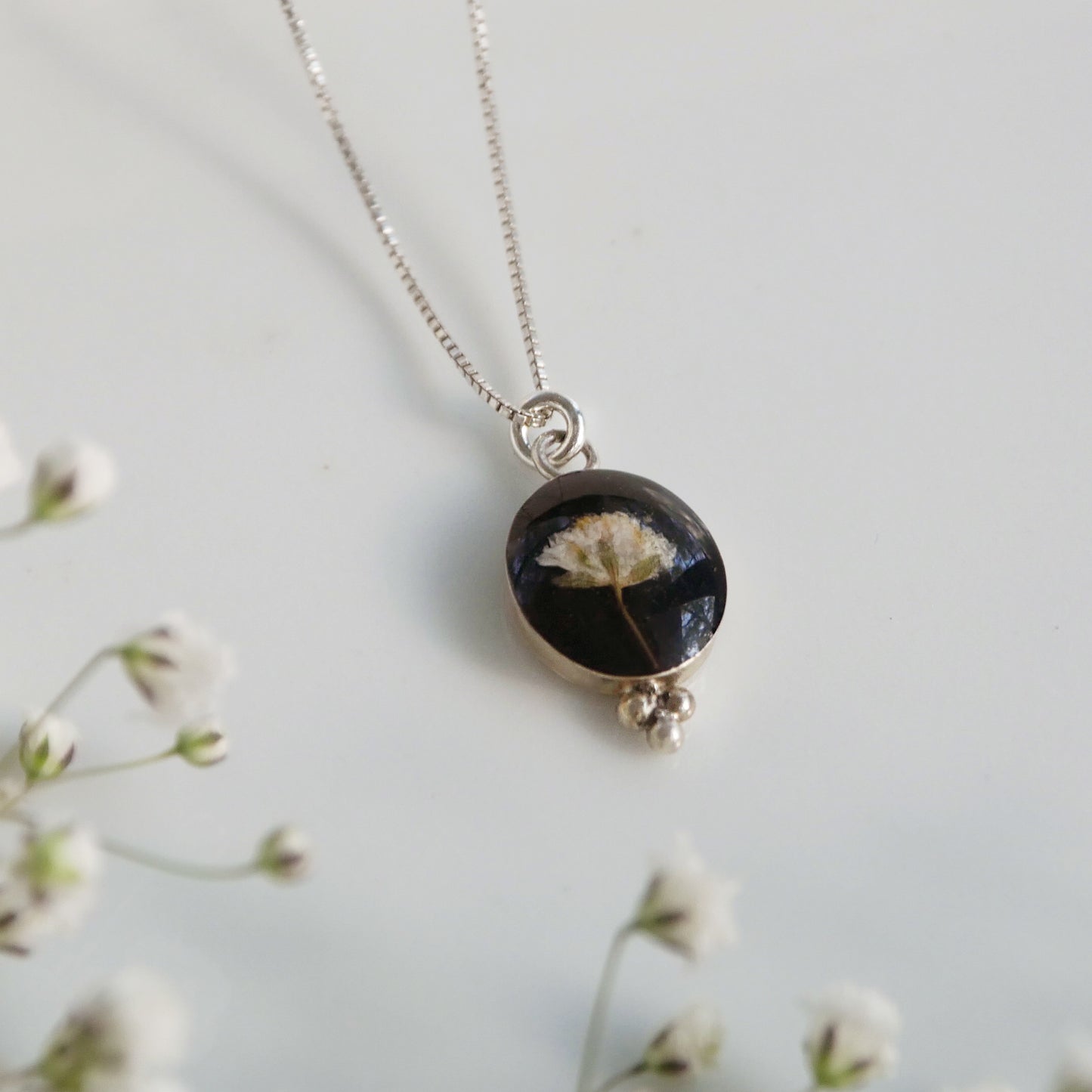 Cosa necklace with Gypsophila flower