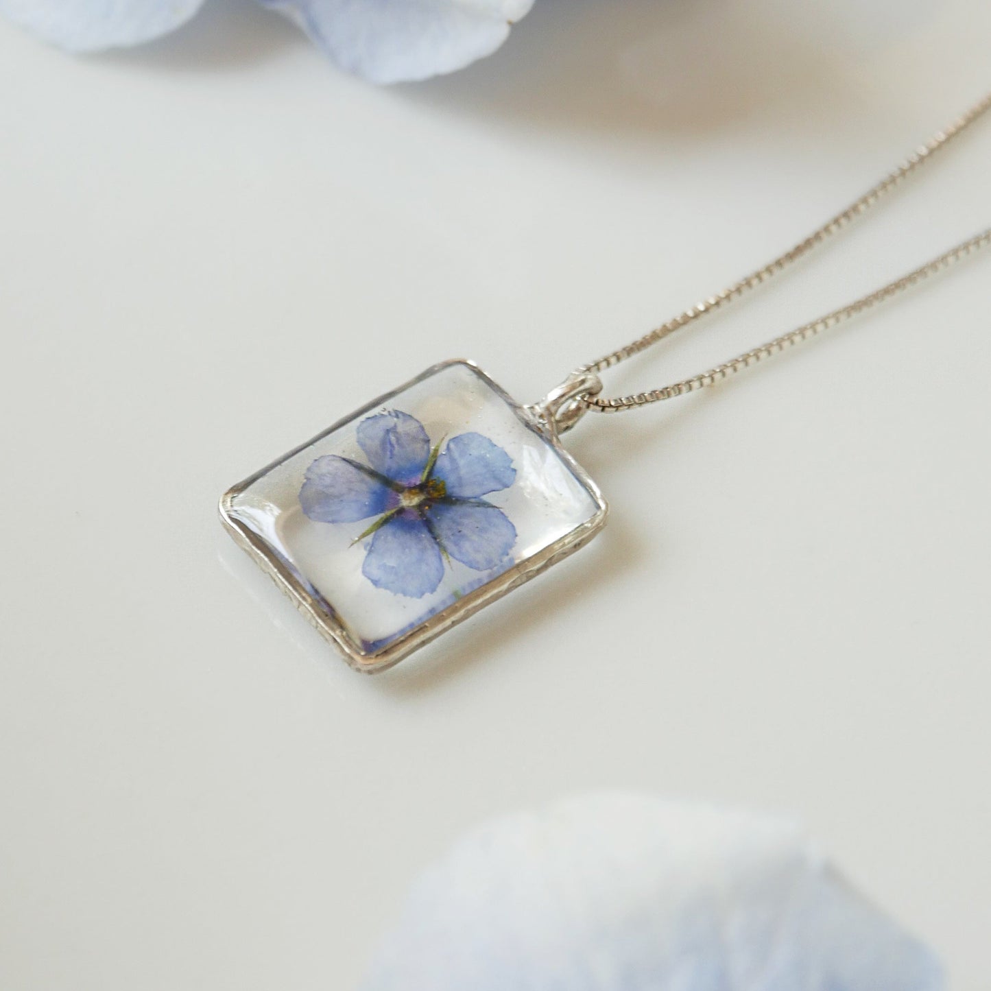 Rectangle necklace with Scarlet Pimpernel flower