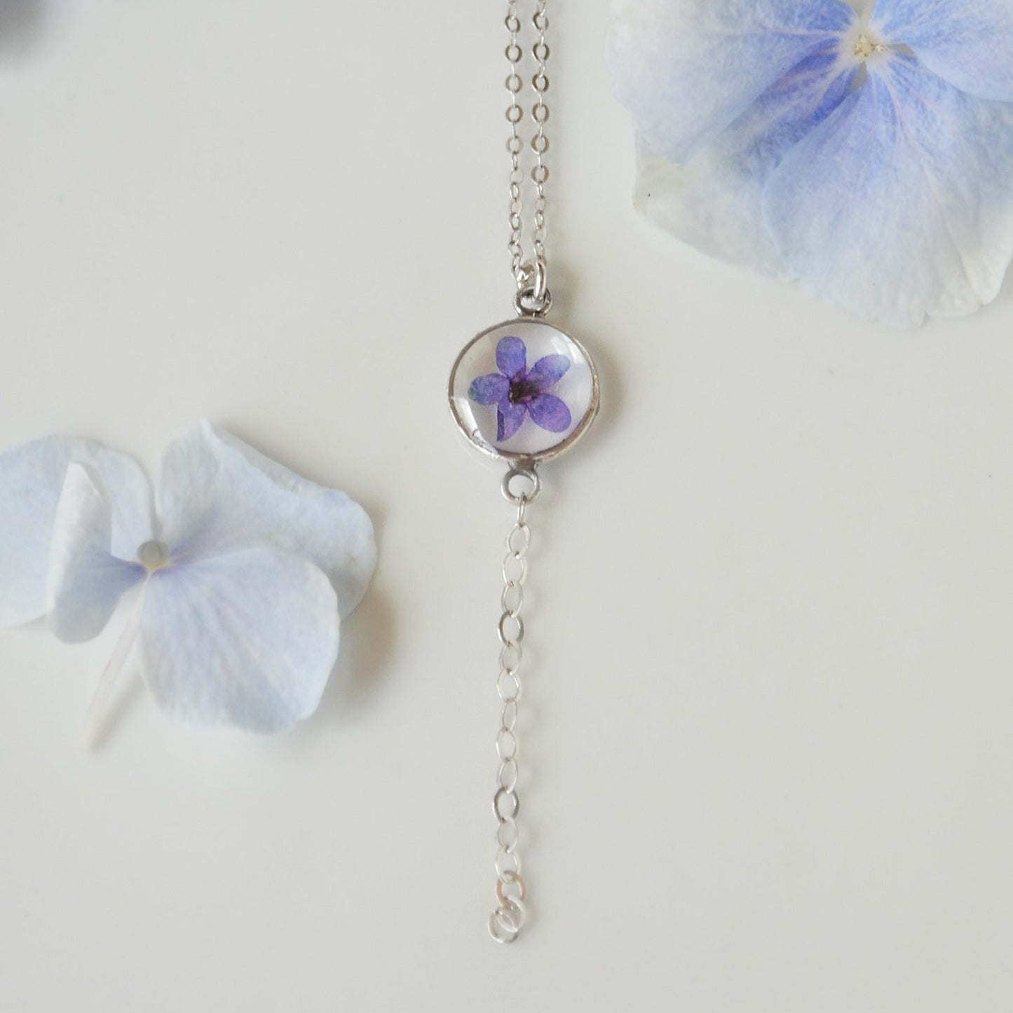 Don necklace with Anchusa Flowers