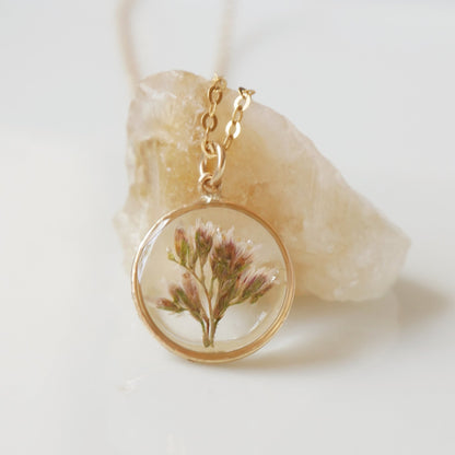 Round necklace with Limonium flower