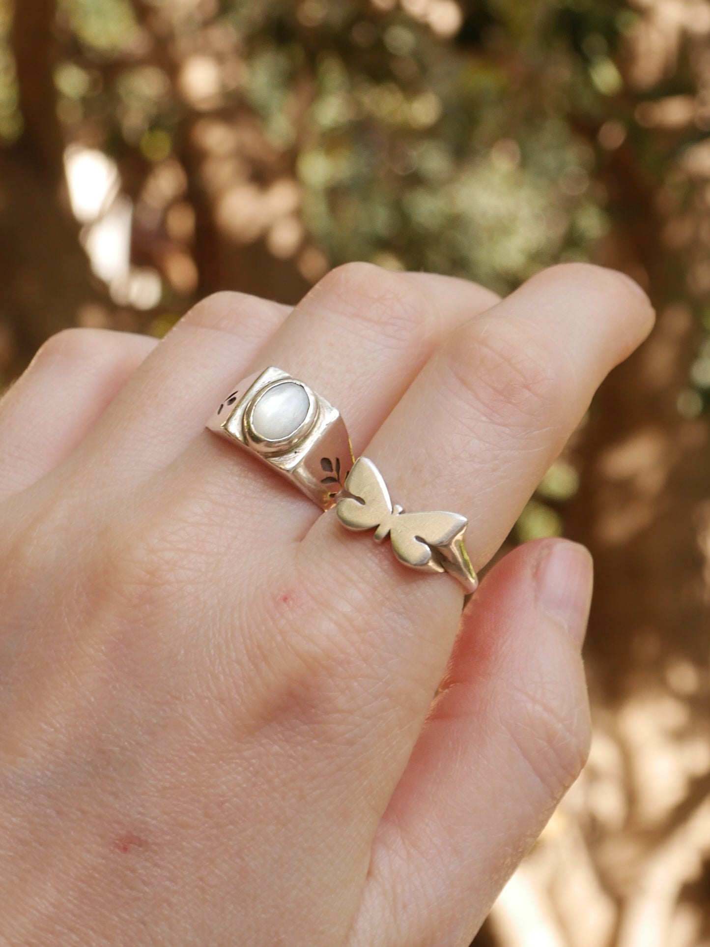 Petal ring with Moonstone