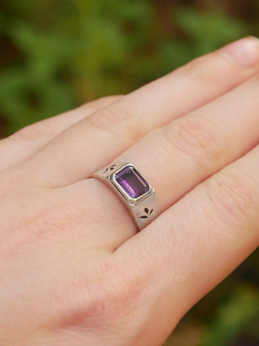 Anne ring with Amethyst stone